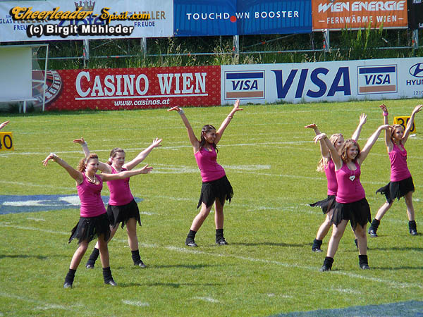 ../Images/2008charitybowlX 006.jpg
